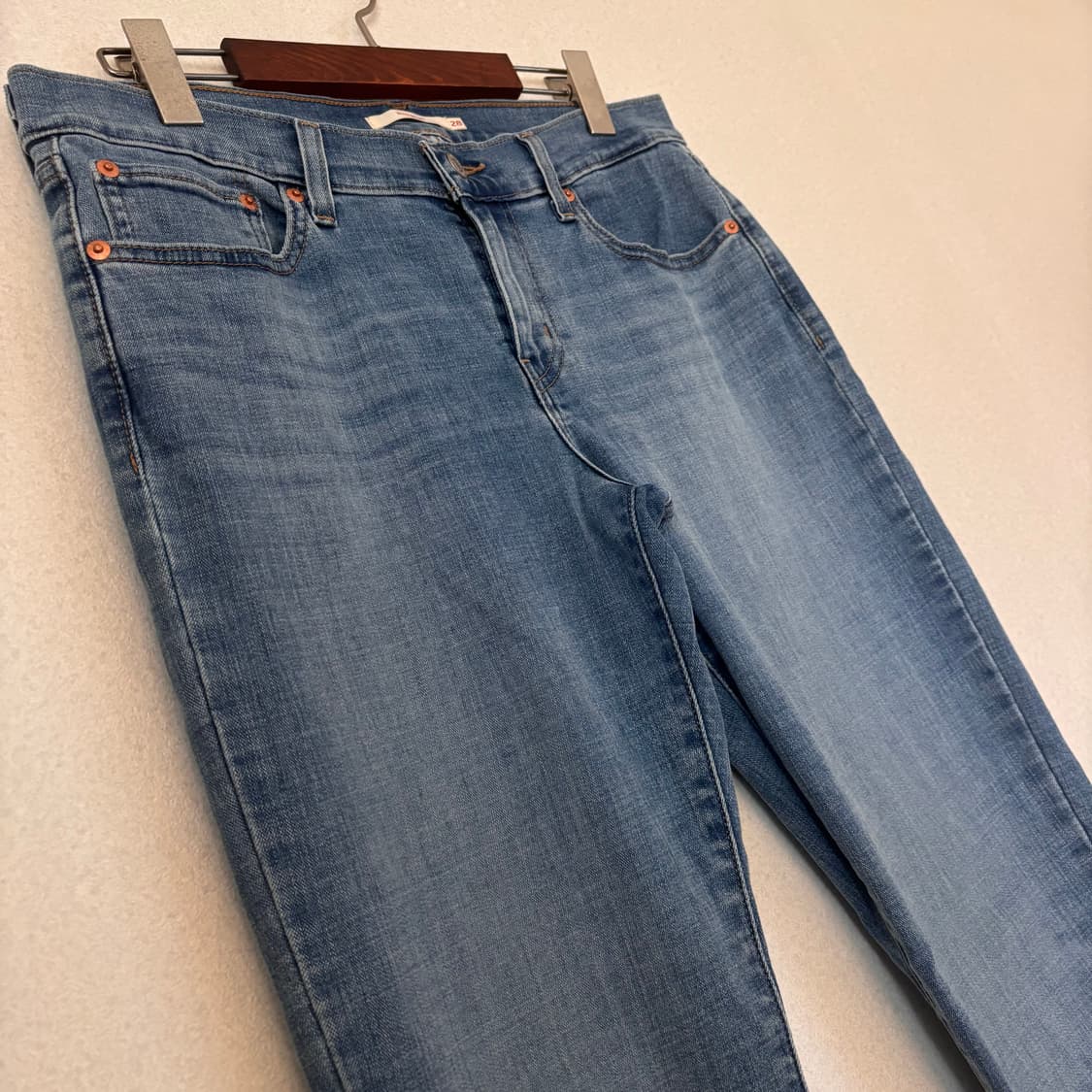 리바이스 28 보이프렌드 청바지 스판 데님 연청 레드탭 상품이미지9