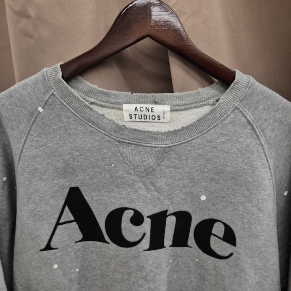 아크네 스튜디오 데미지 로고 맨투맨 상품이미지2