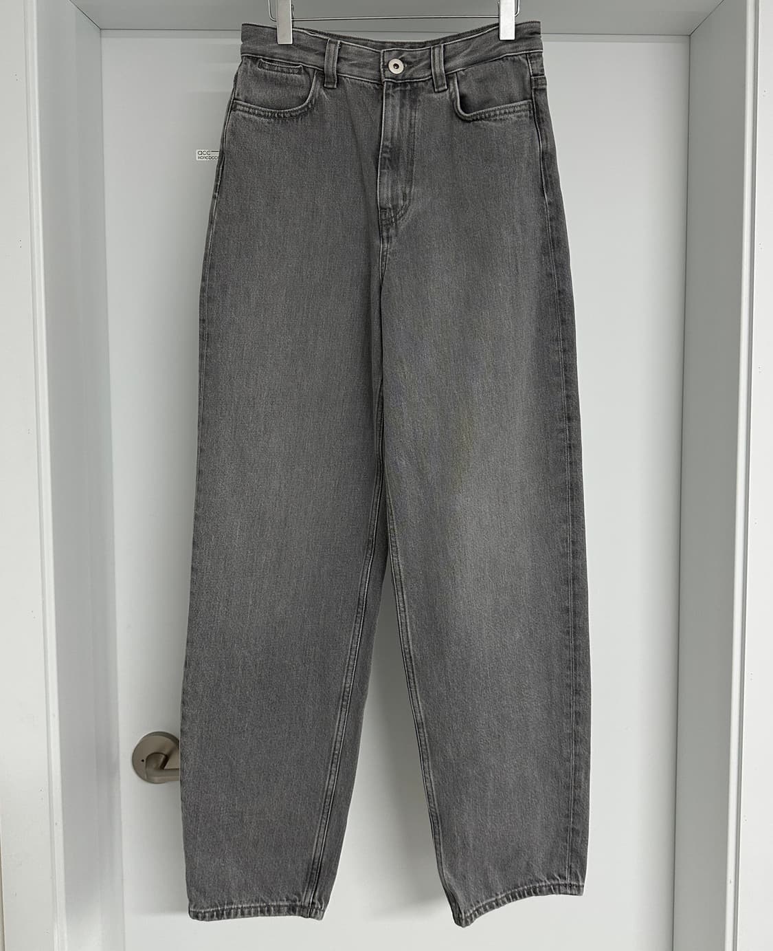 [코스] 여성 흑청 테이퍼드 데님 상품이미지1