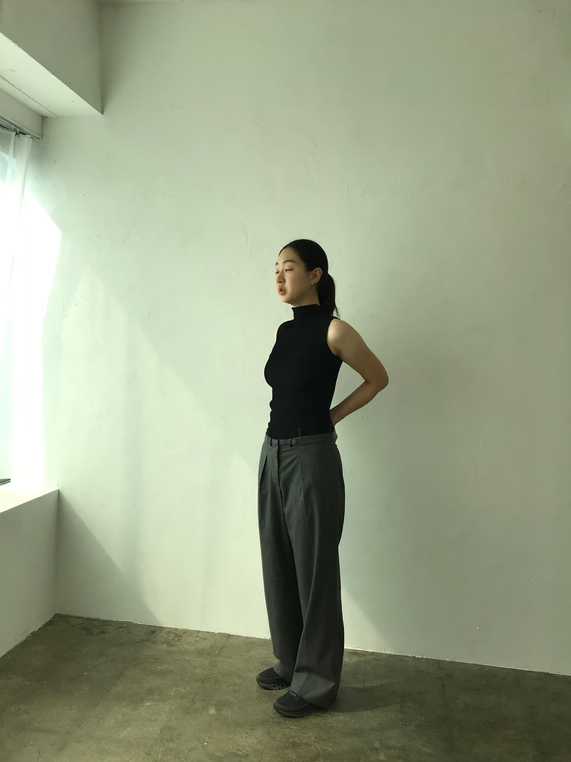 플리츠 터틀넥 슬리브리스  상품이미지4