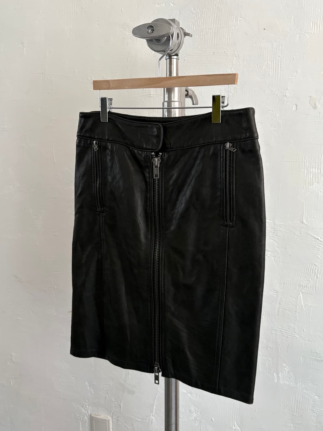 DKNY Jeans DKNY jeans 블랙 레더 미디 스커트 상품이미지2