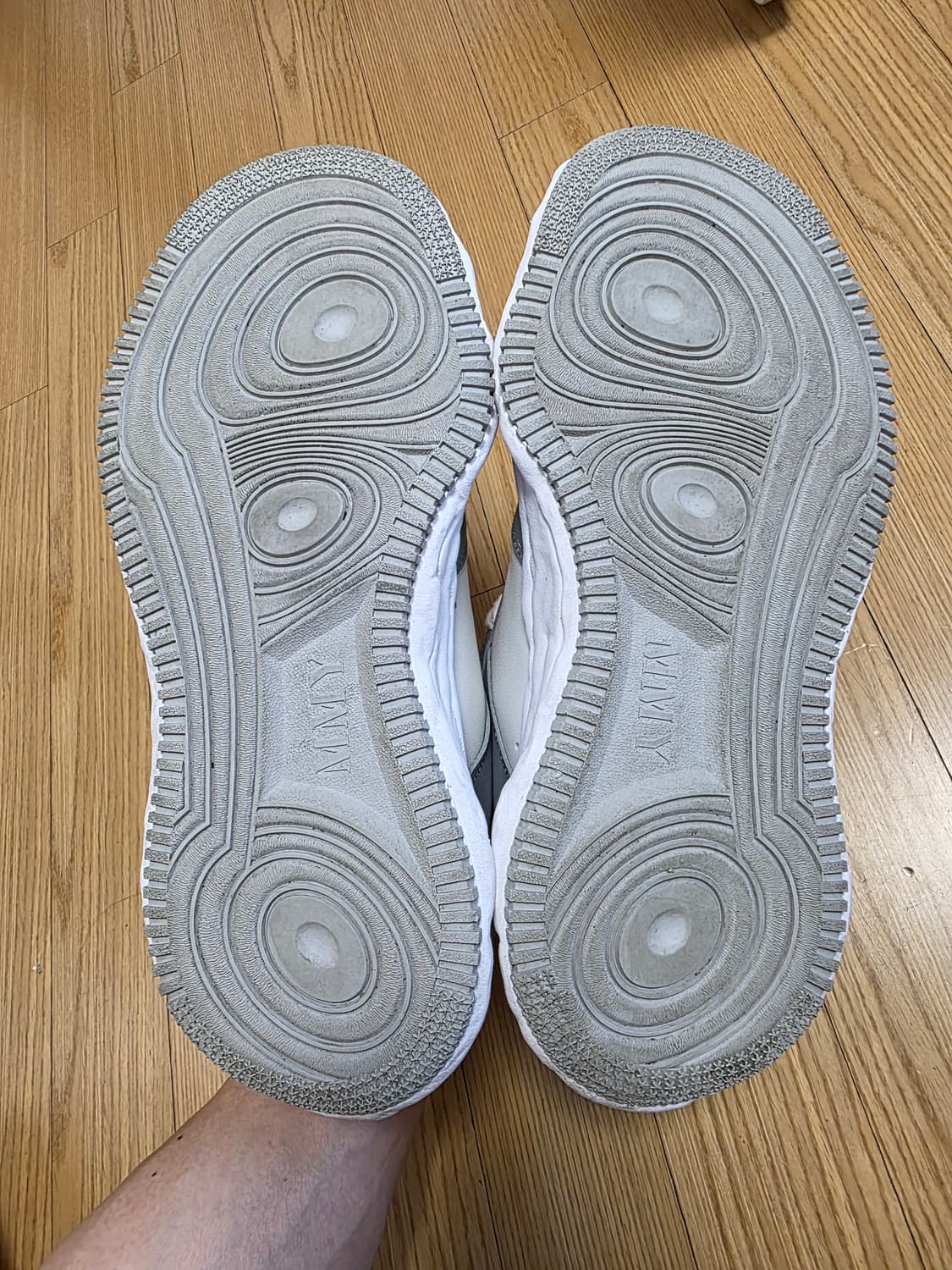 메종 미하라 야스히로 웨인 OG 솔 레더 로우탑 스니커즈 그레이 화이트  상품이미지6