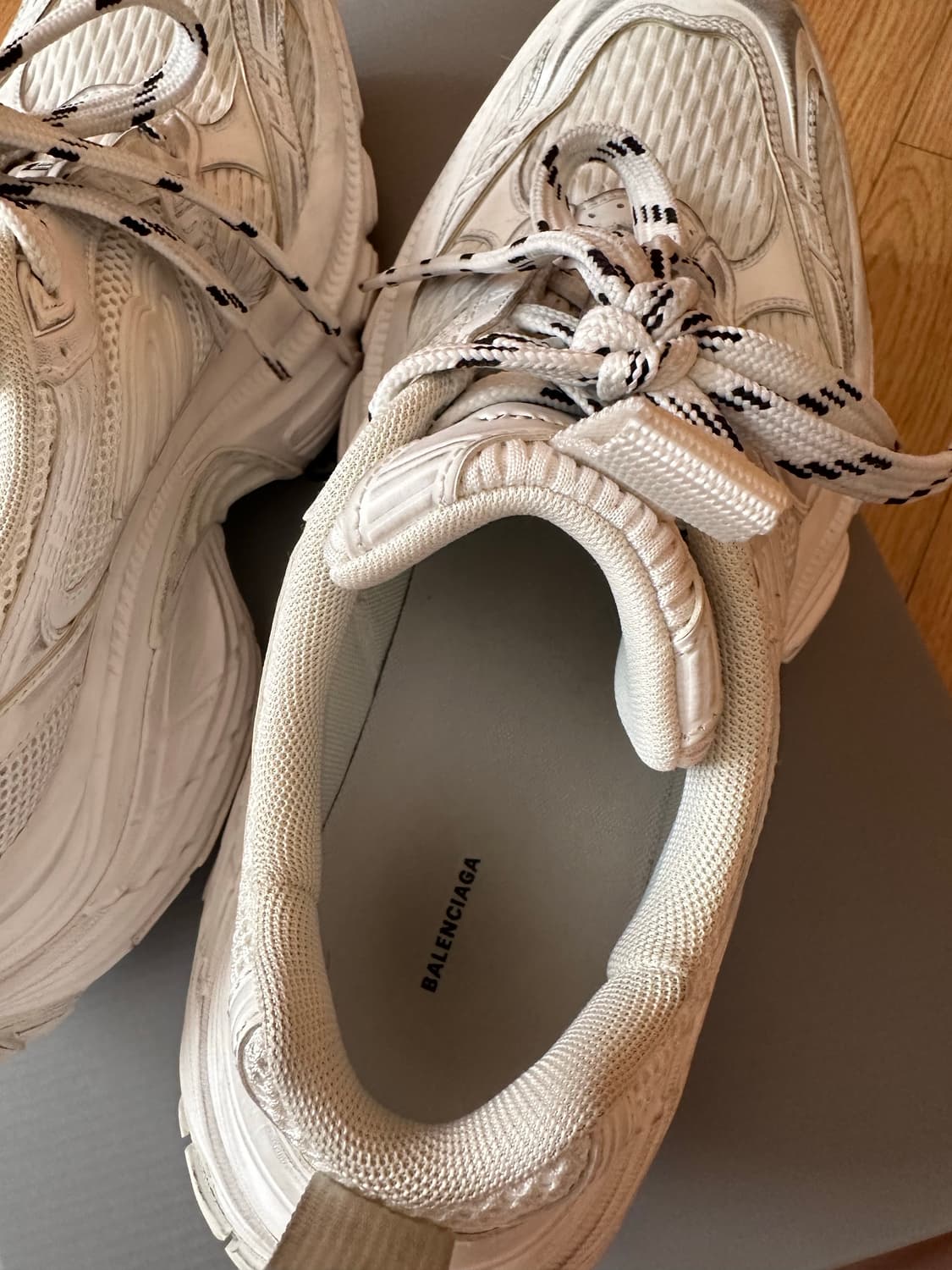 발렌시아가 6xl 화이트 43 상품이미지4