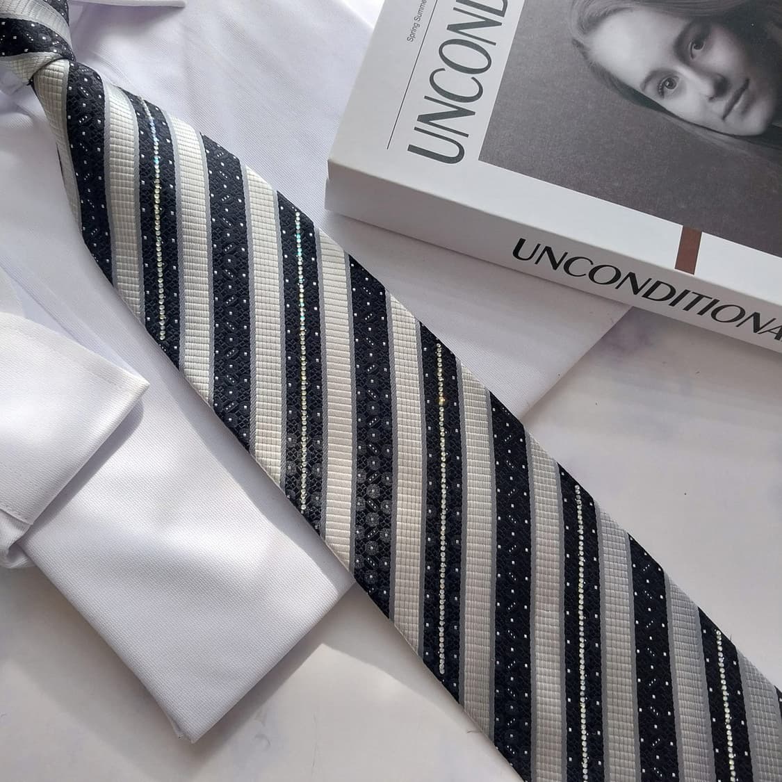 아쿠아스큐텀 블랙 스트라이프 패턴 넥타이 9cm A등급 K2340
 상품이미지4