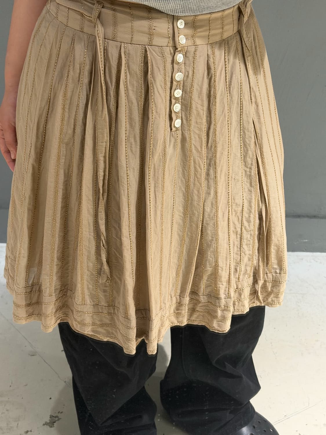 button-up stitch line detail pleats sk 상품이미지3
