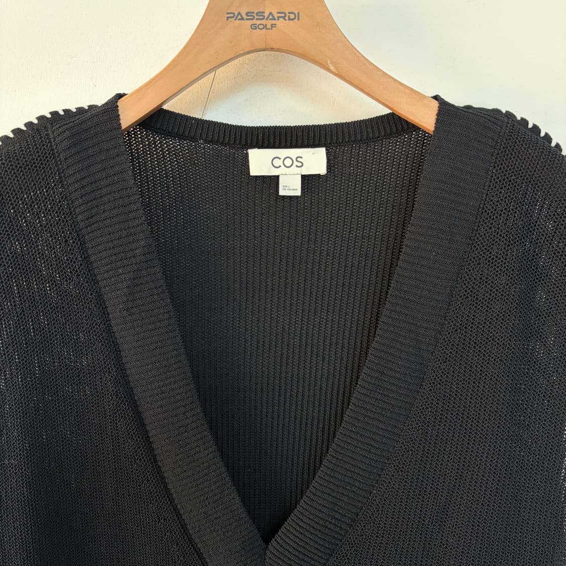 COS 코스 블랙 V넥 니트 조끼 상품이미지2