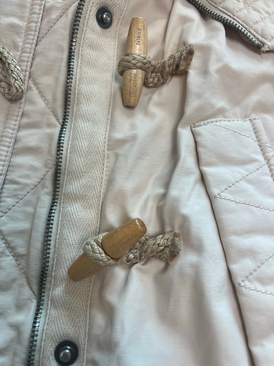 써스데이아일랜드 아이보리 떡볶이 패딩 점퍼 사파리 모리걸 상품이미지4
