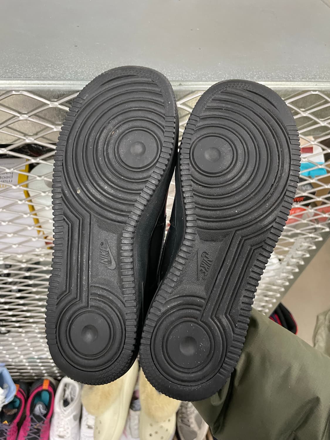 나이키 에어포스1 트리플 블랙 255 상품이미지6