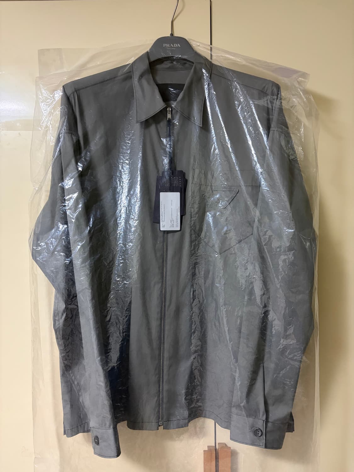 (새상품 103~105) 프라다 스트래치 코튼 셔츠 자켓 그레이 상품이미지1