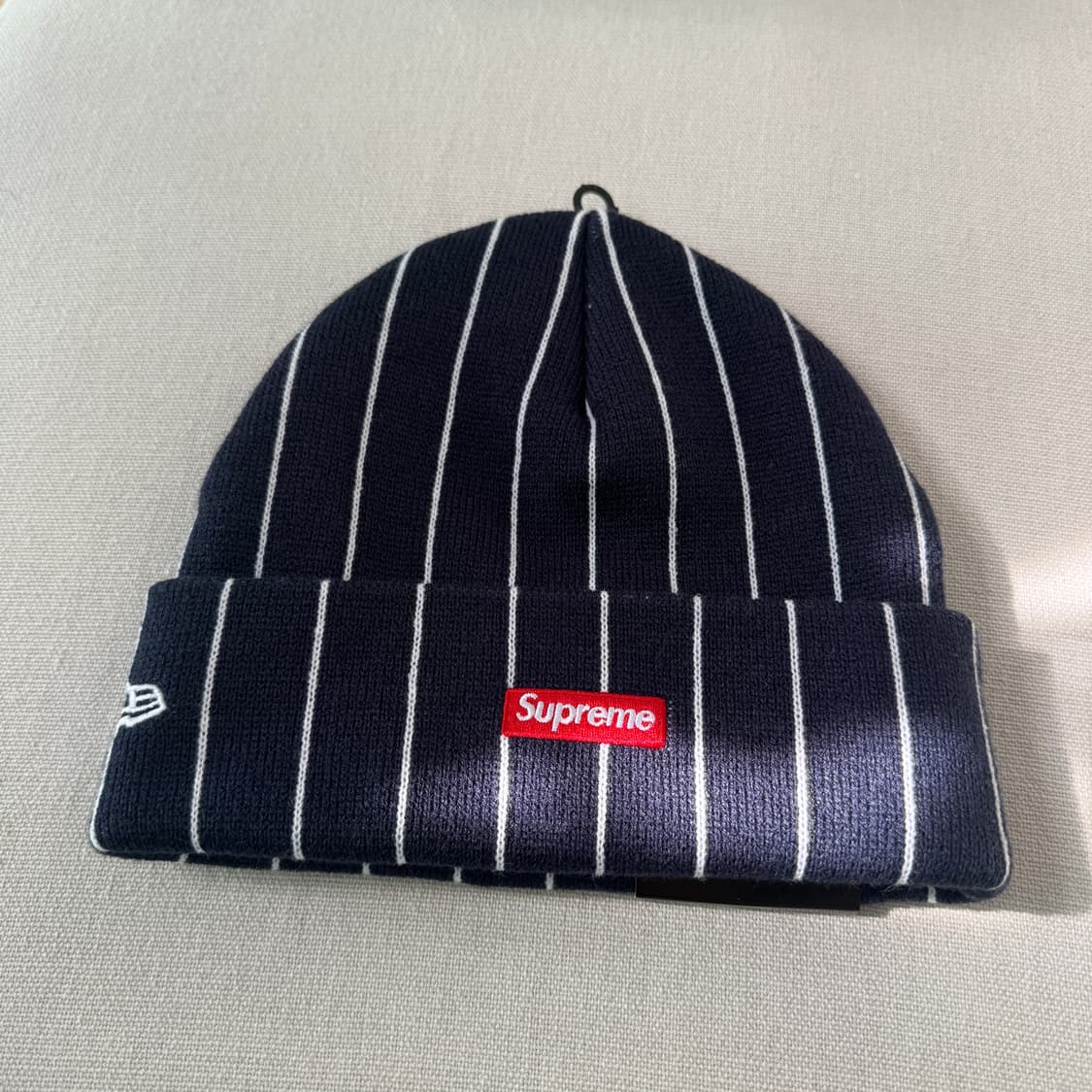 슈프림 뉴에라 데빌 로고 비니 스트라이프 상품이미지2