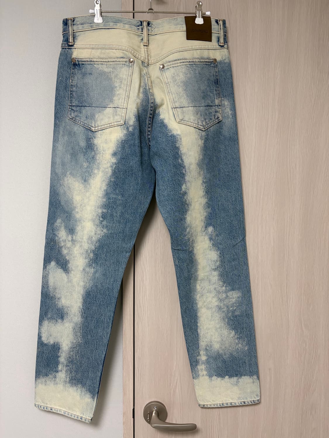 톰 포드 블리치드 워시드 테이퍼드 핏 데님 청바지 32 상품이미지3