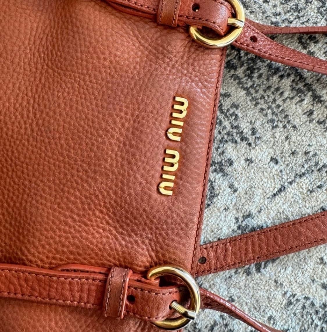 미우미우 비텔로 레더 숄더백 상품이미지6