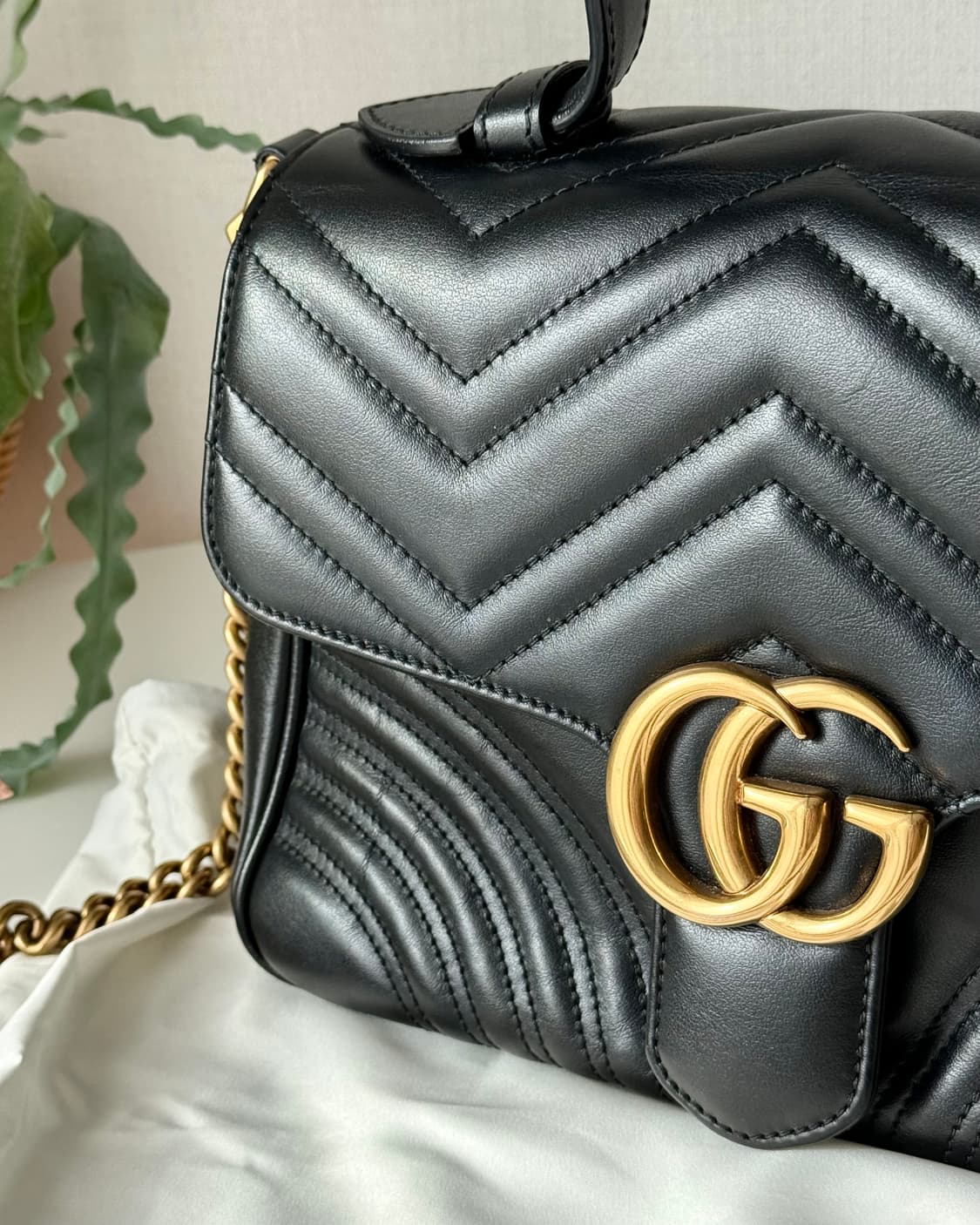 구찌 GG 마몽 마틀라세 탑 핸들백 상품이미지9