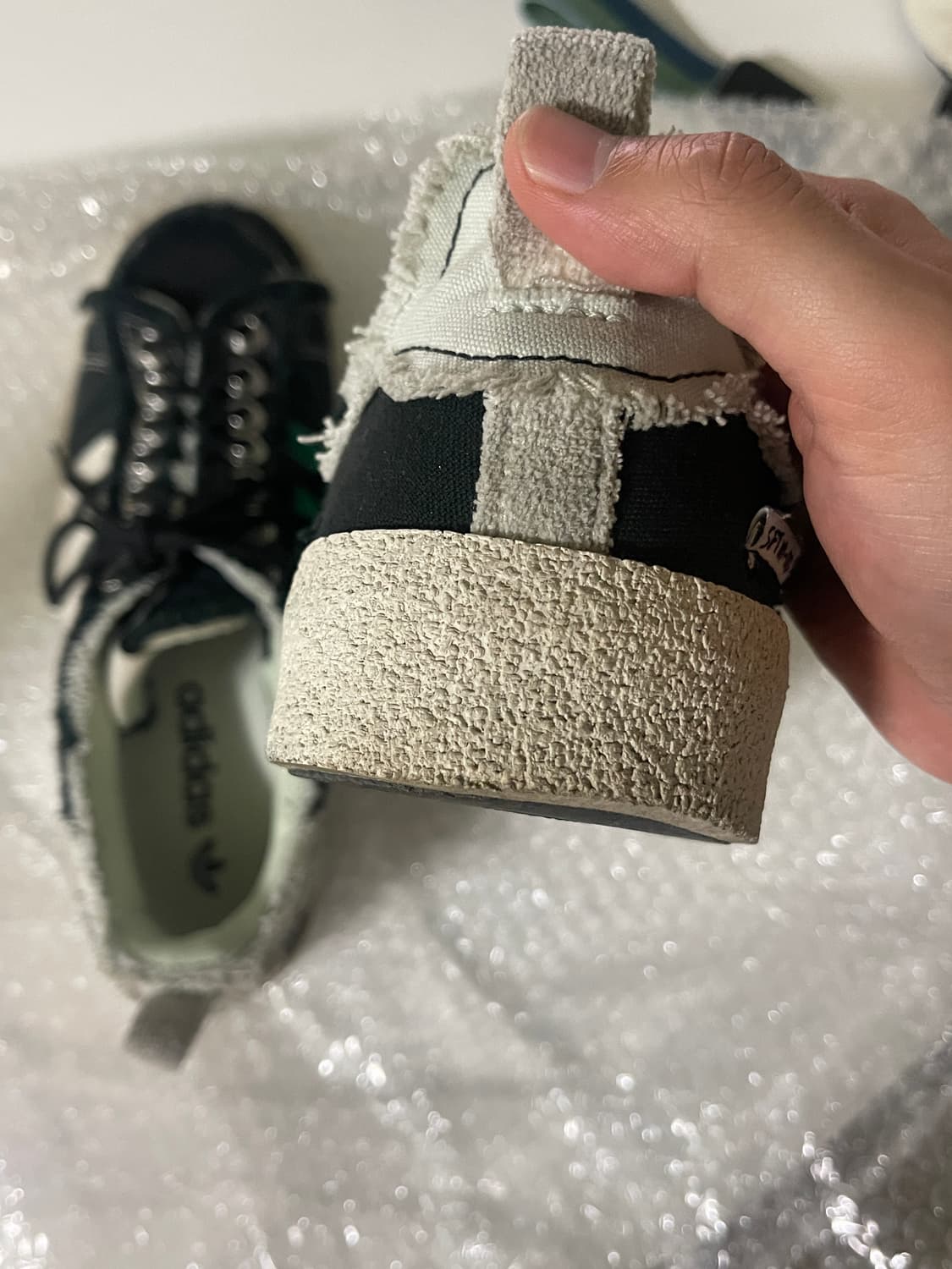 아디다스 x 송 포 더 뮤트 캠퍼스 80s (블랙 275) 상품이미지6