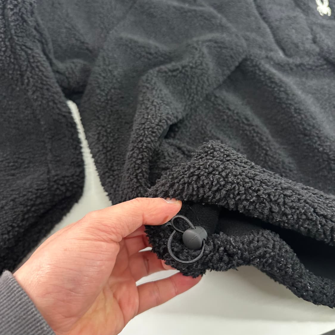 우먼OS 스파이더 블랙 오버핏 밑단스트링 반집업후리스 상품이미지4