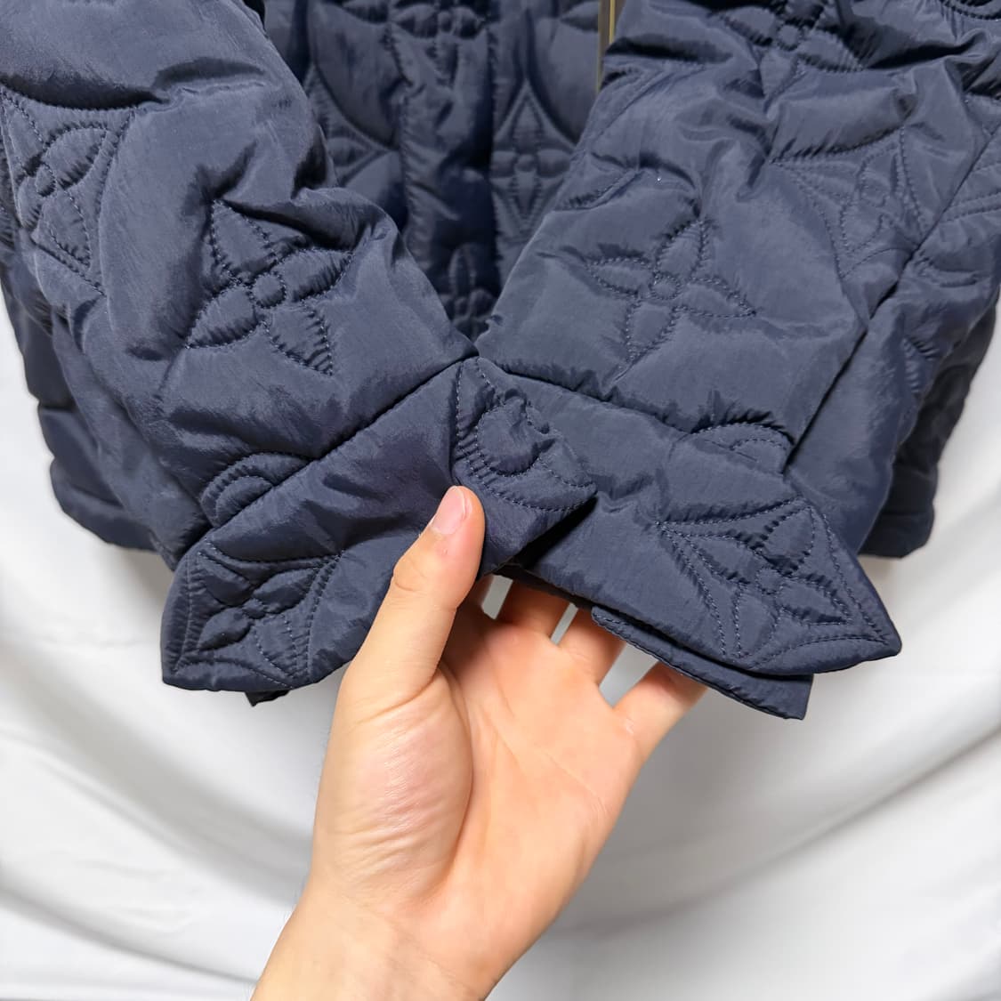 [S+급/50] 루이비통 모노그램 플라워 블루종 패딩 자켓 상품이미지7