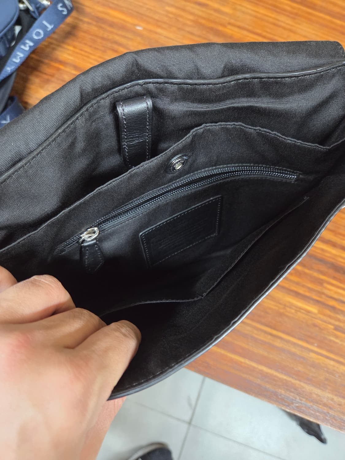 코치 찰스 메신저 크로스백 상품이미지3