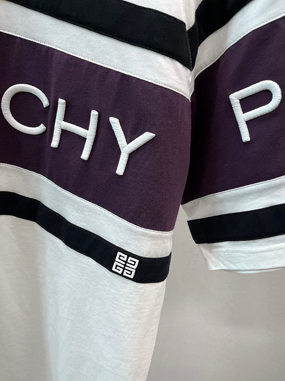 100) 지방시 신형 라운드티  상품이미지3