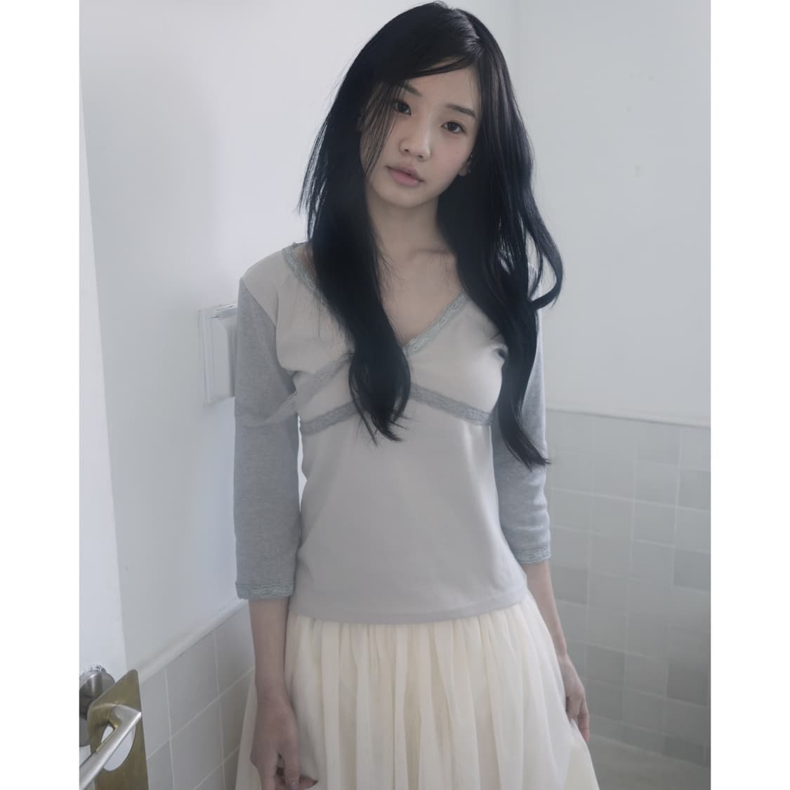 인앤양인하모니 레이스 탑 그레이 티셔츠 상품이미지2
