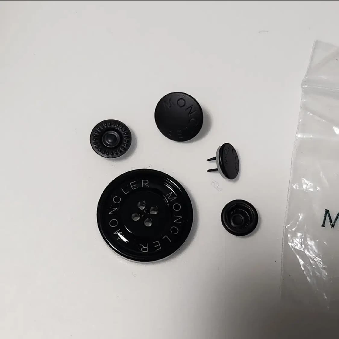 몽클레어 클루니 롱 다운 패딩 3사이즈 블랙 상품이미지8