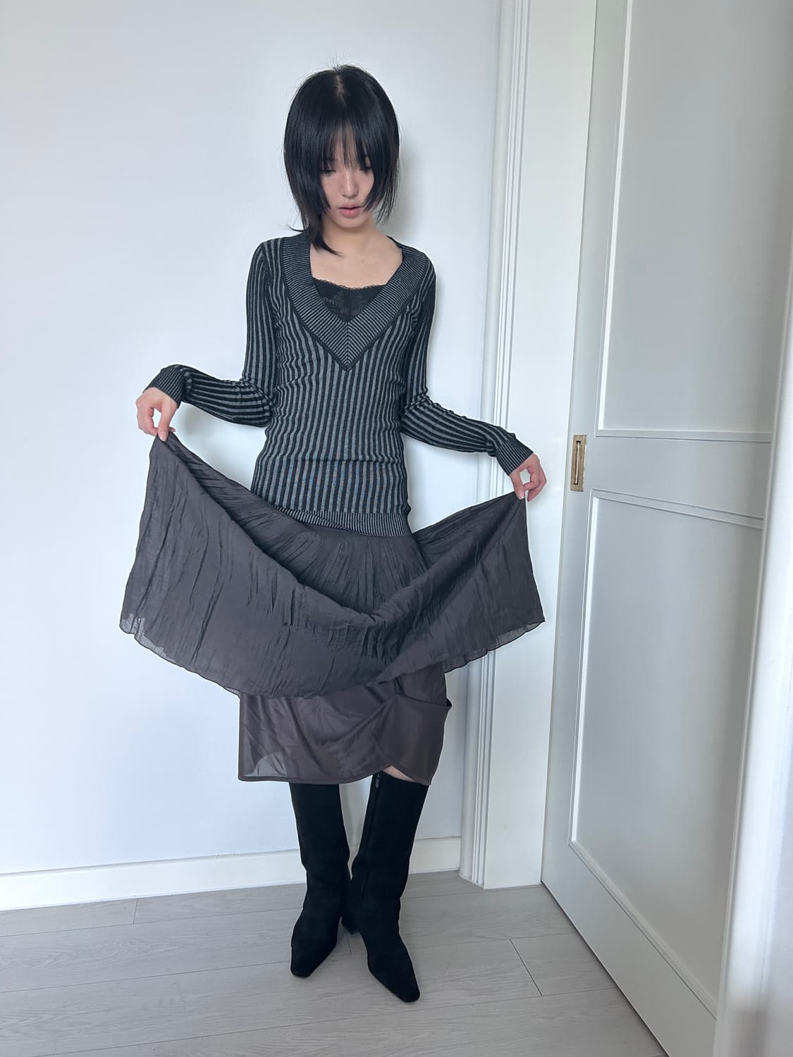 Noir Crinkled Midi Skirt / 빈티지 미디 스커트 상품이미지1