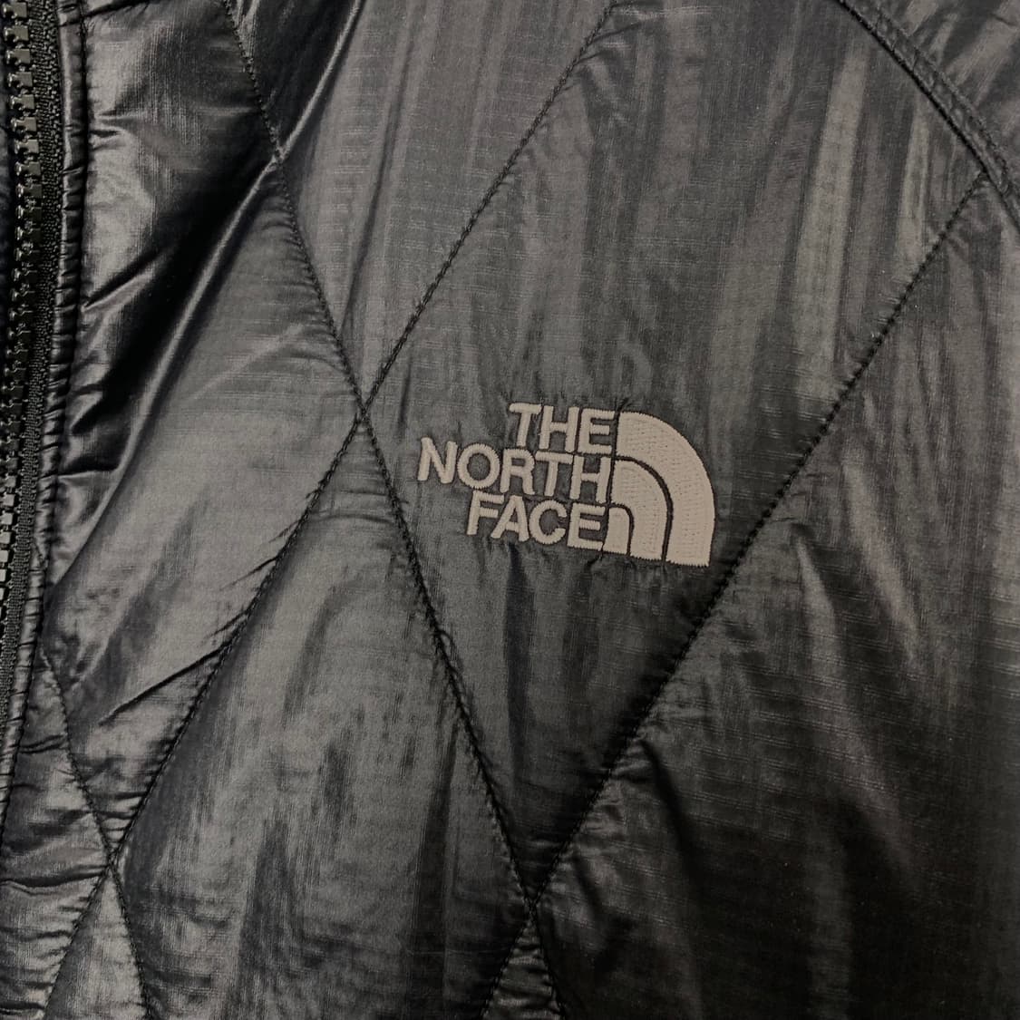 노스페이스 자수로고 블랙 경량 패딩 상품이미지4