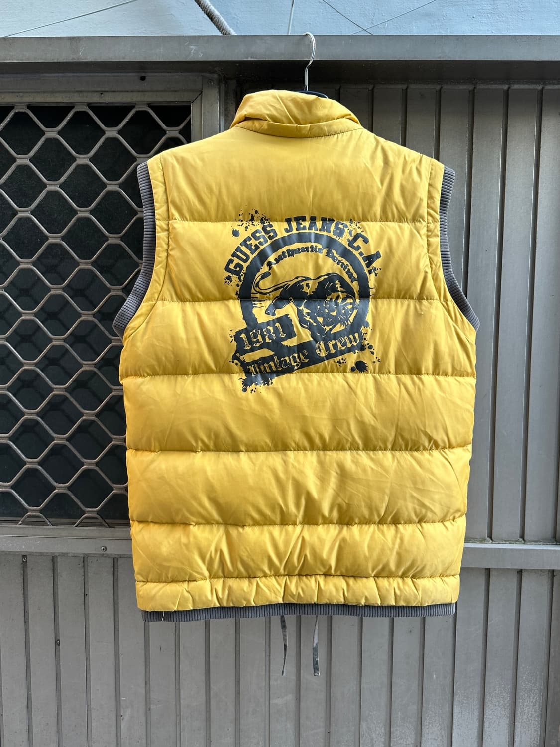 GUESS reversible camo yellow vest 상품이미지8