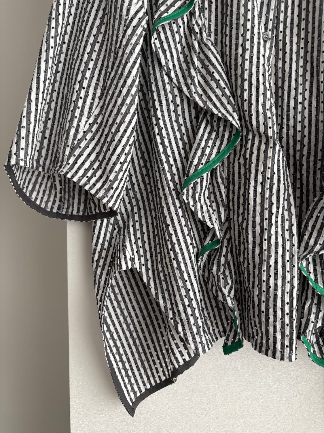 [SYSTEM] 시스템 스트라이프 러플 펀칭 블라우스 82(66) 상품이미지2