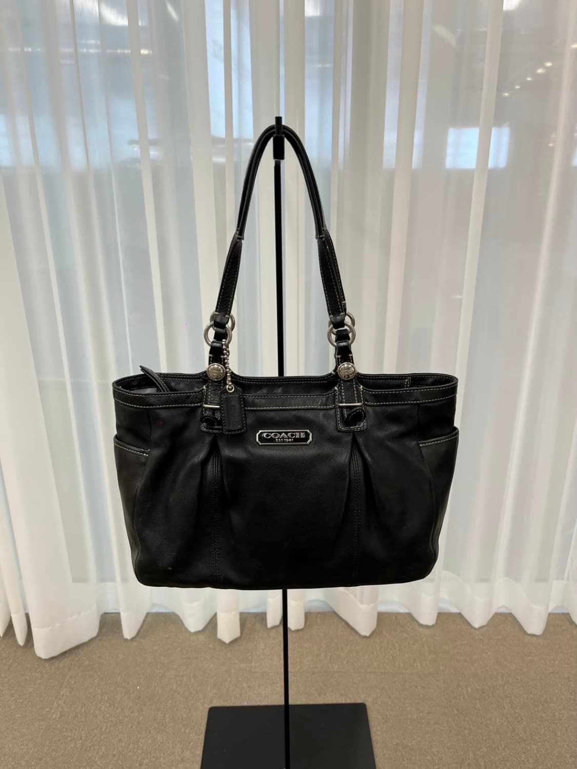 코치 숄더백 상품이미지1