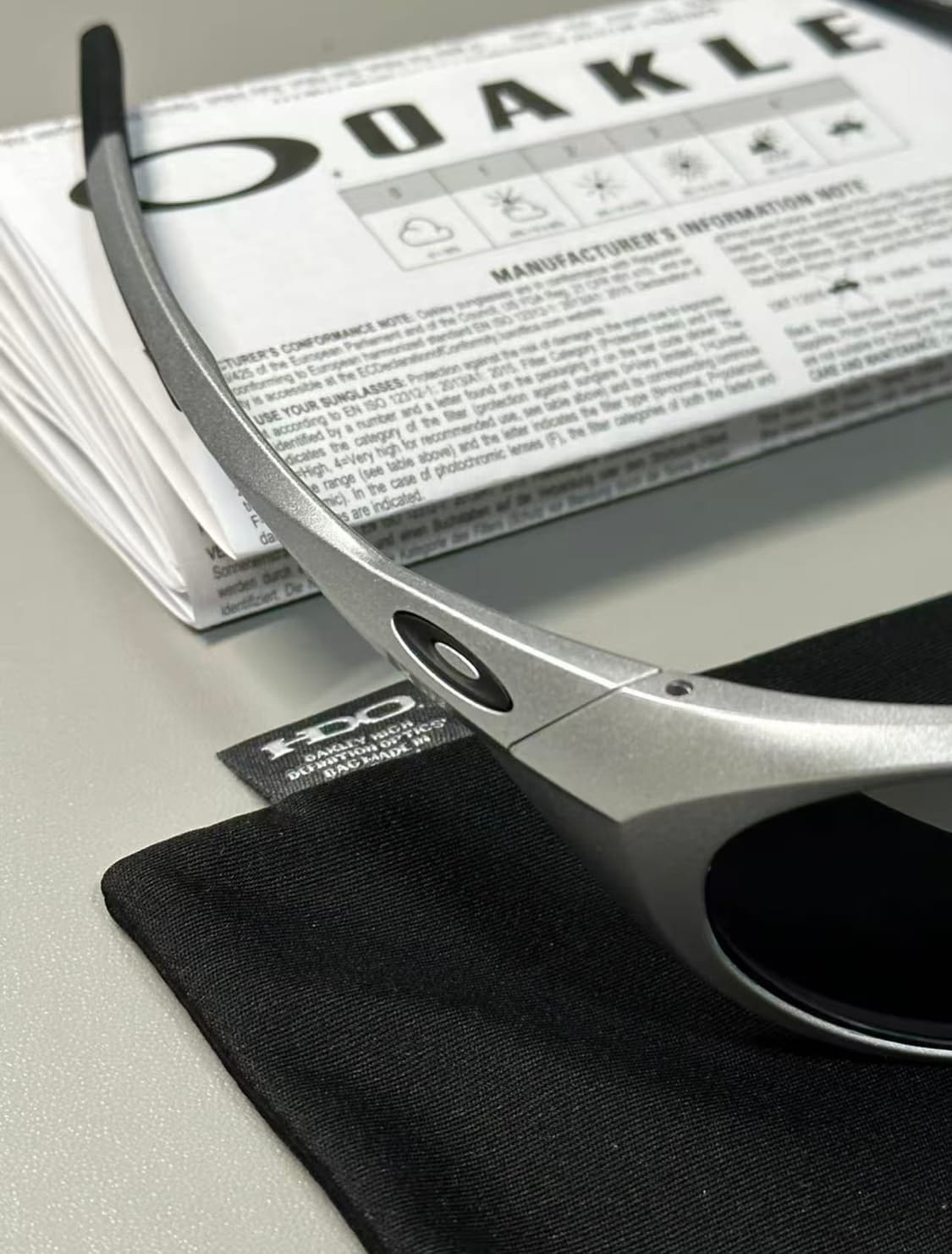 오클리 아이 자켓 리덕스 실버 프레임 프리즘 블랙 폴러라이즈드 렌즈 하이 상품이미지2