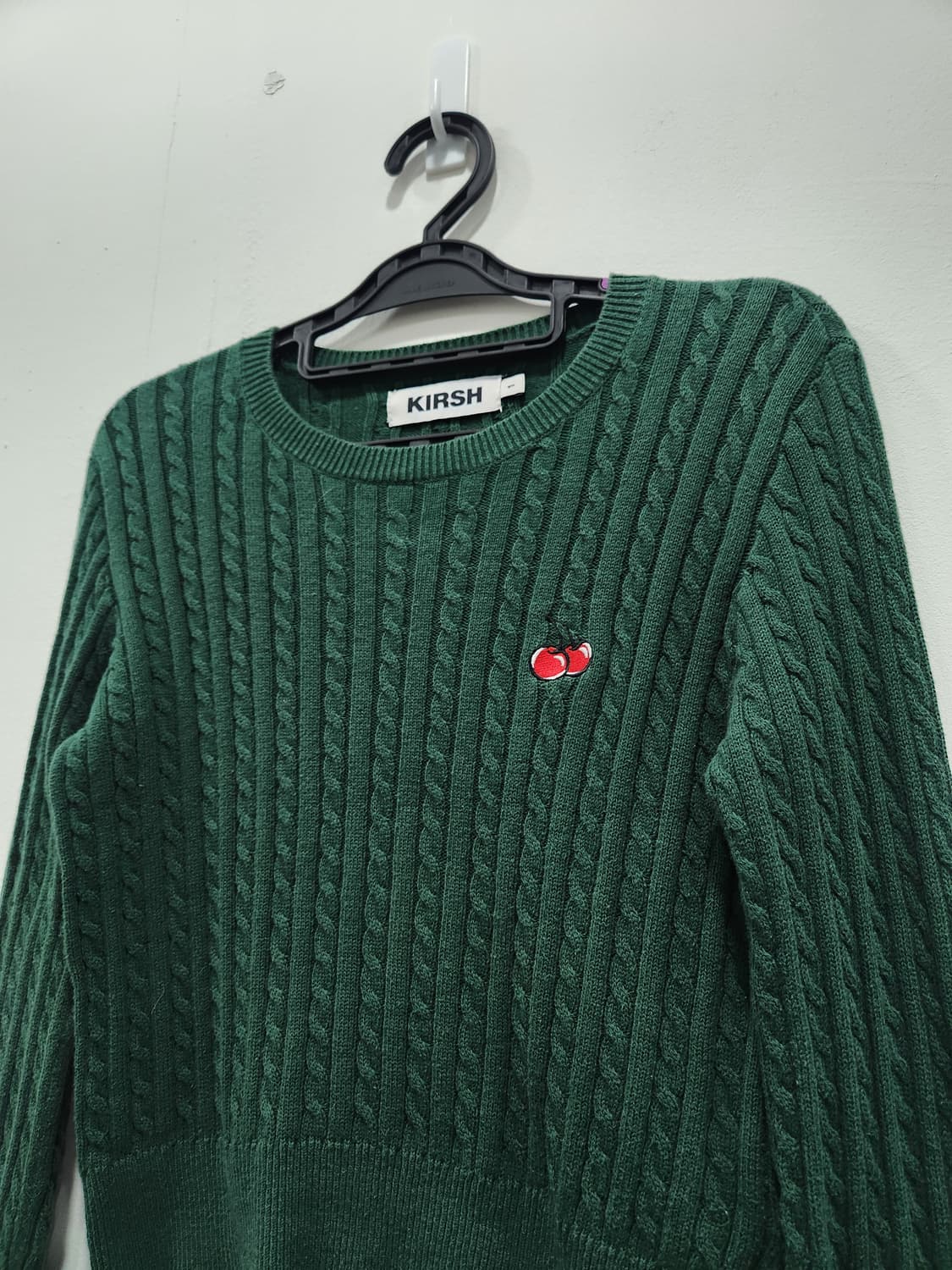 키르시(Kirsh) 스몰 체리 케이블 크롭 니트 [다크 그린] 상품이미지3