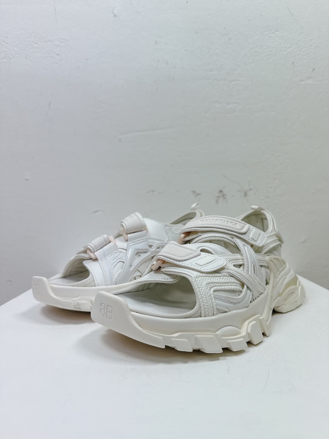 (정품/새상품) BALENCIAGA 발렌시아가 여성 화이트 트랙 샌들 상품이미지1