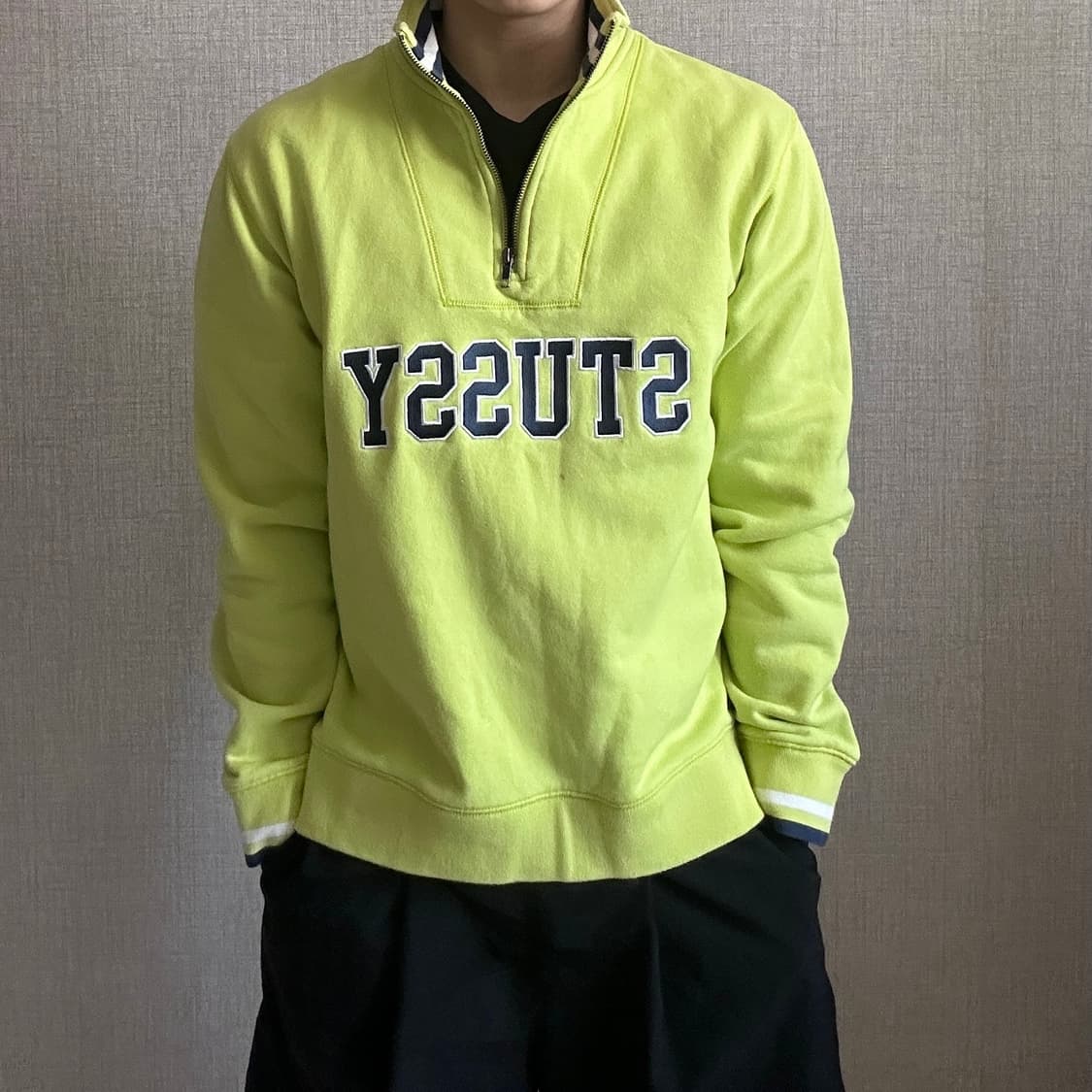 STUSSY 스투시 스펠아웃 로고 반집업 맨투맨 상품이미지1