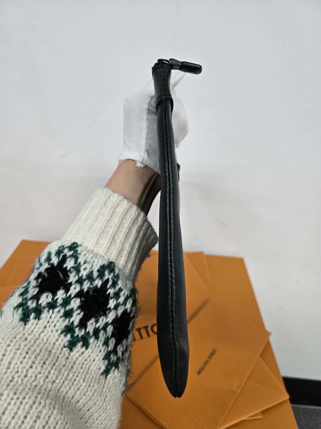 [보증서 정품] 루이비통 쉐도우 포쉐트 클러치백 상품이미지5