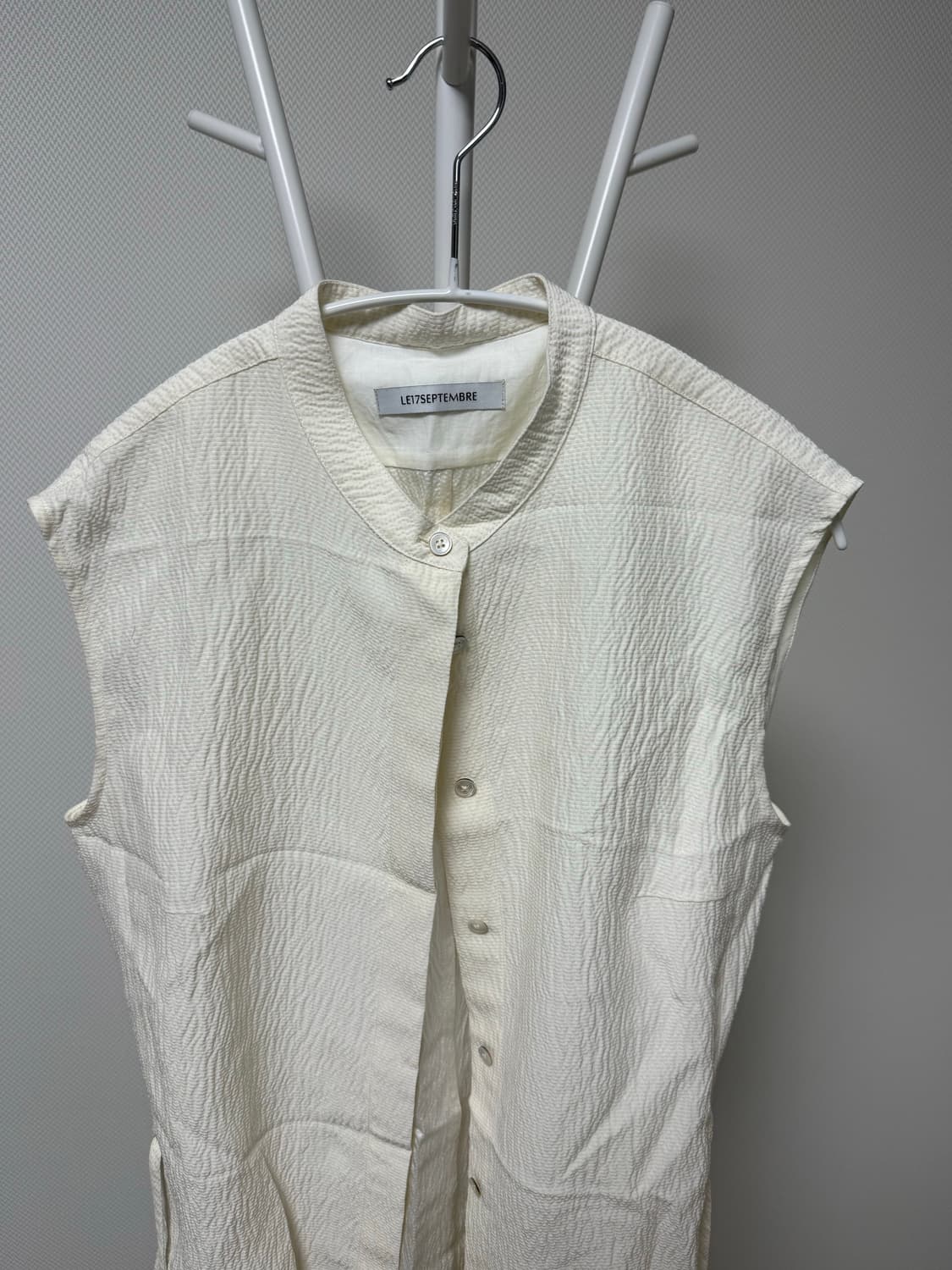 르917 CRINKLED SLEEVELESS BUTTON-DOWN BLO 상품이미지4