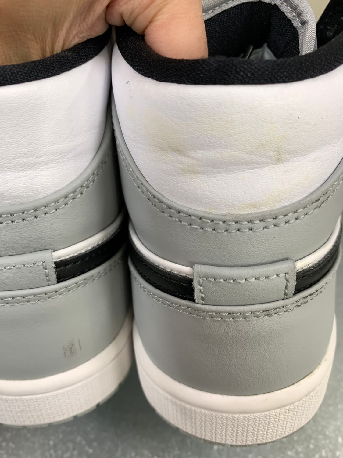 나이키 에어조던 1 미드 라이트스모크그레이 250 상품이미지5