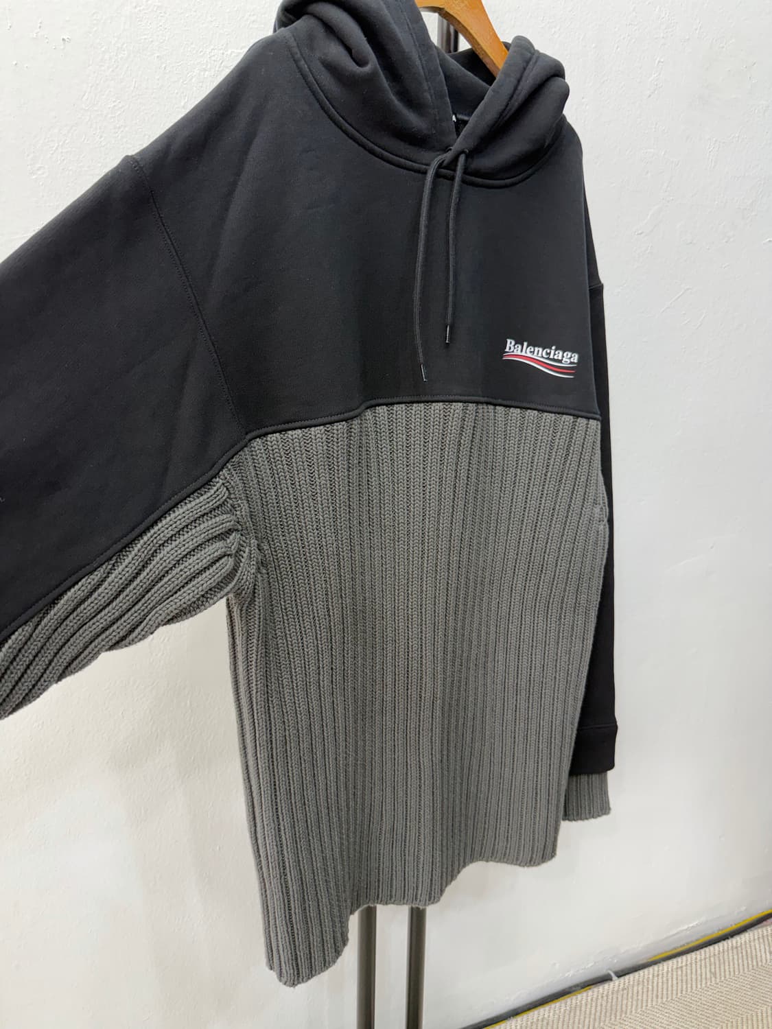 매장판정품) 발렌시아가 20ss 후드 니트 맨투맨 L  상품이미지2