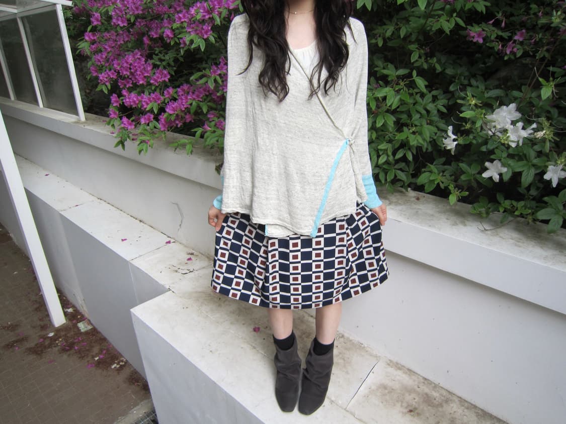 꾸레쥬 미디 스커트 기하학 패턴 허리 패널 디테일 네이비 상품이미지3