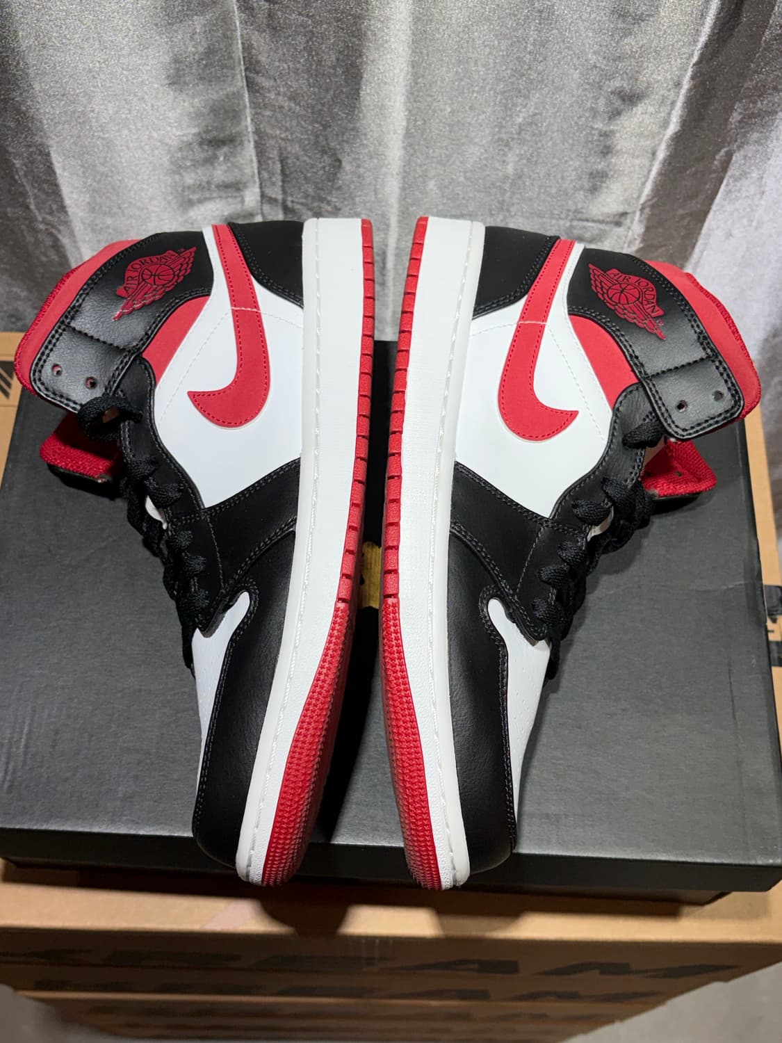 (새상품급) 조던 1 미드 짐레드 블랙 화이트 상품이미지5