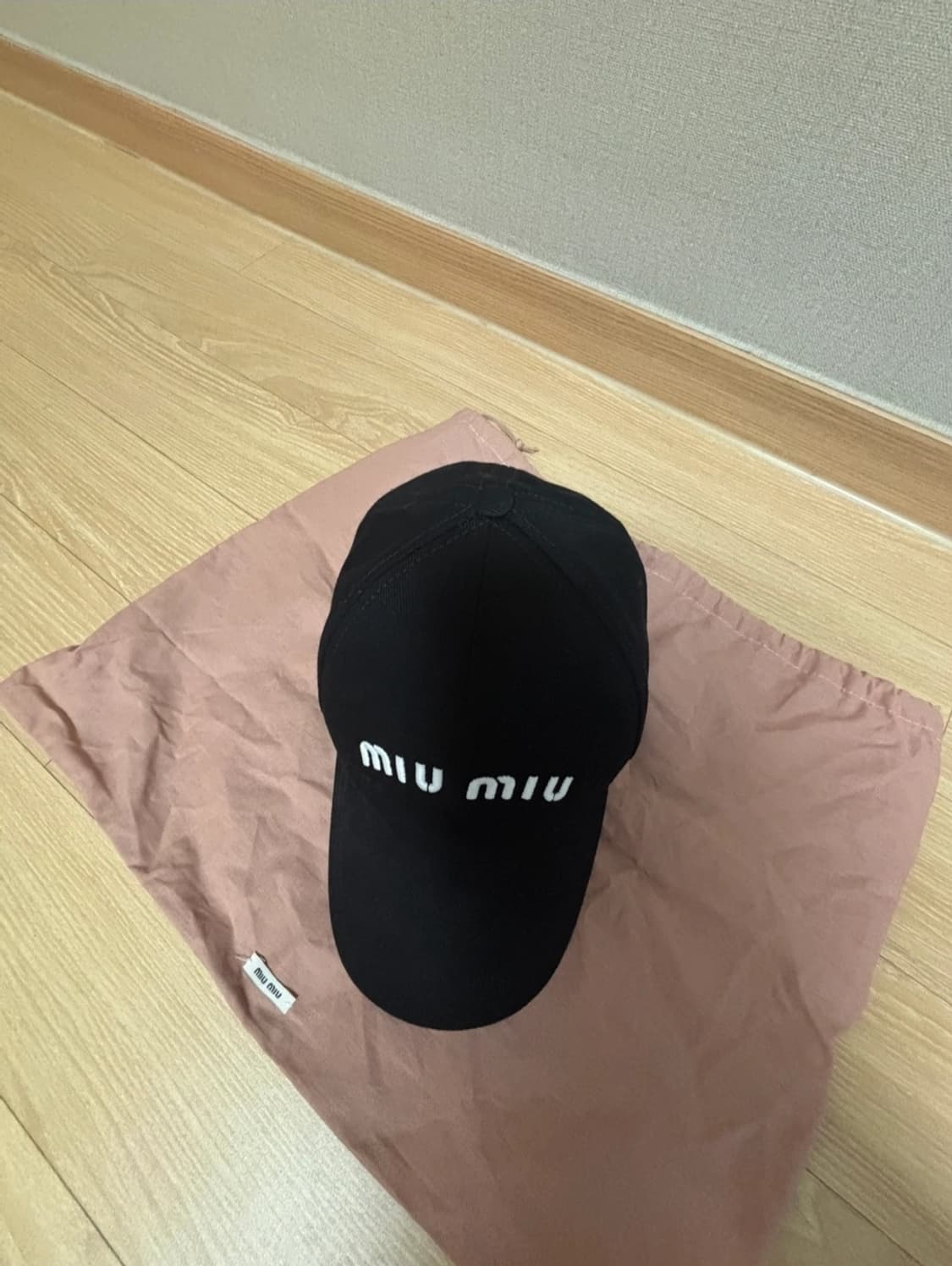 미우미우 볼캡 상품이미지2
