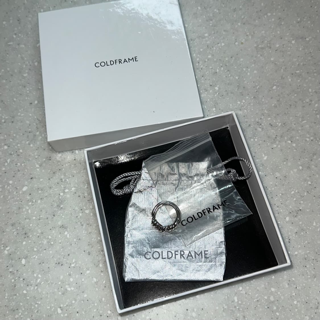 coldframe 콜드프레임 실버 꼬임 매듭 반지 상품이미지7