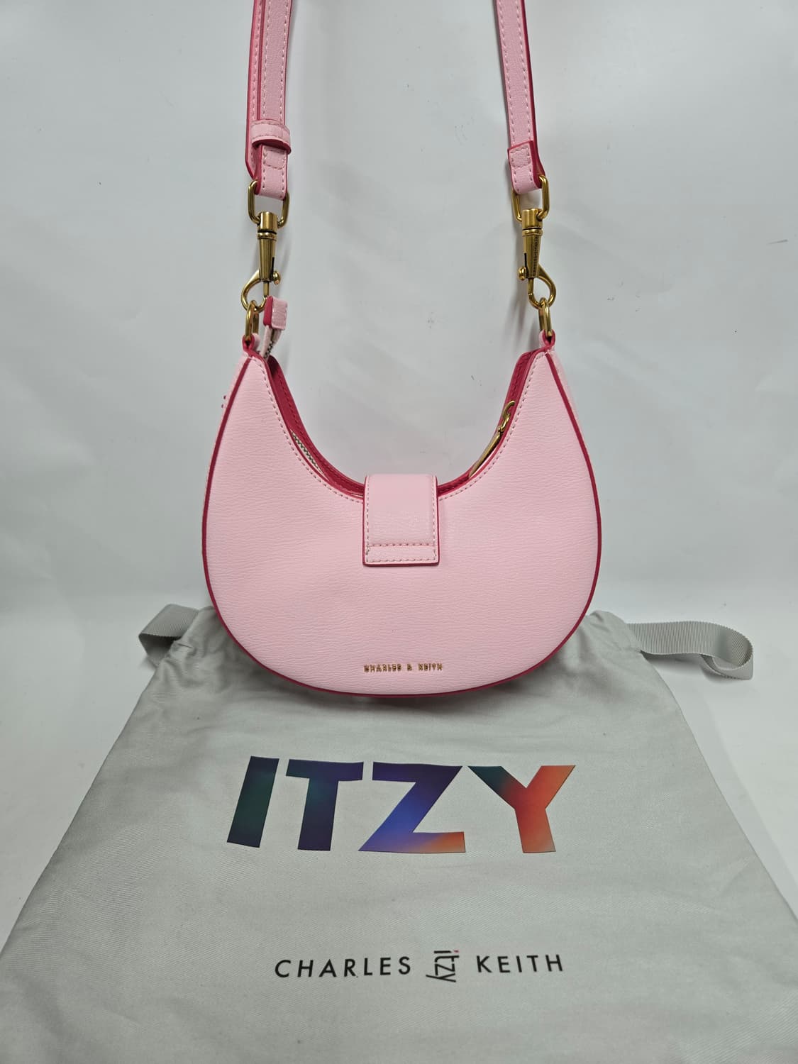 찰스앤키스 ITZY 협찬 가방 핑크 상품이미지7