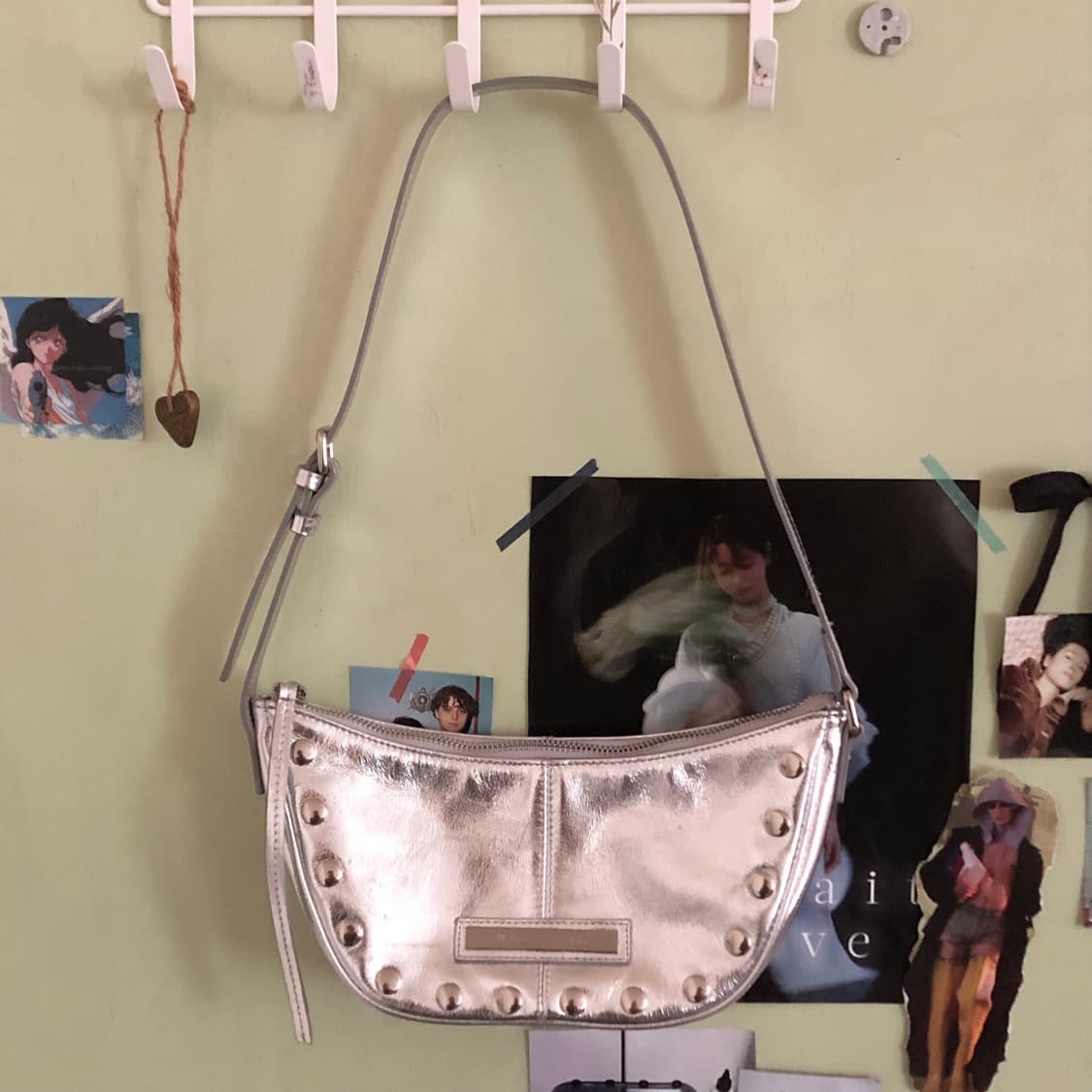 마뗑킴 stud leather shoulder bag in silver 상품이미지2