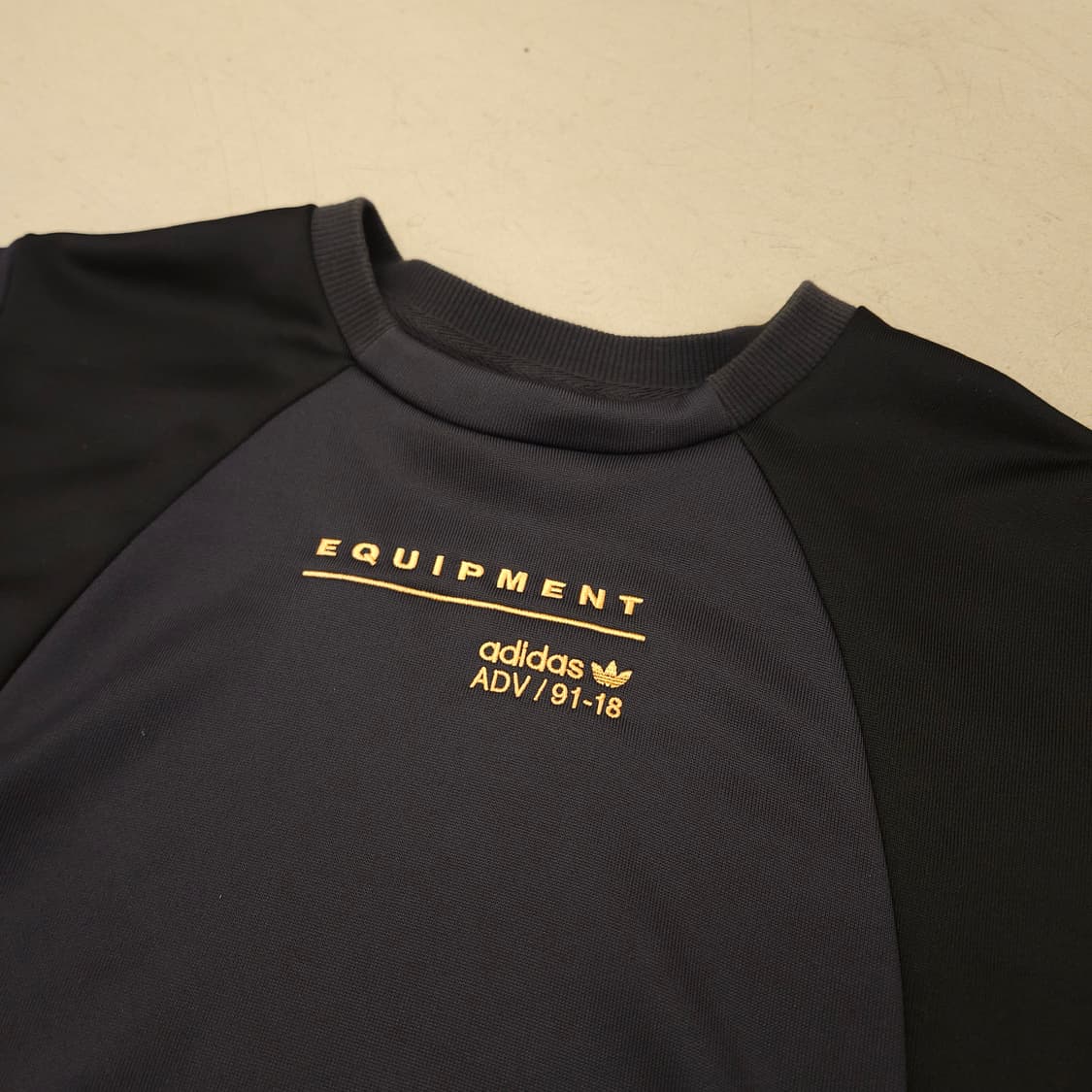 아디다스 이큅먼트 빅로고 트레이닝 탑 상품이미지2