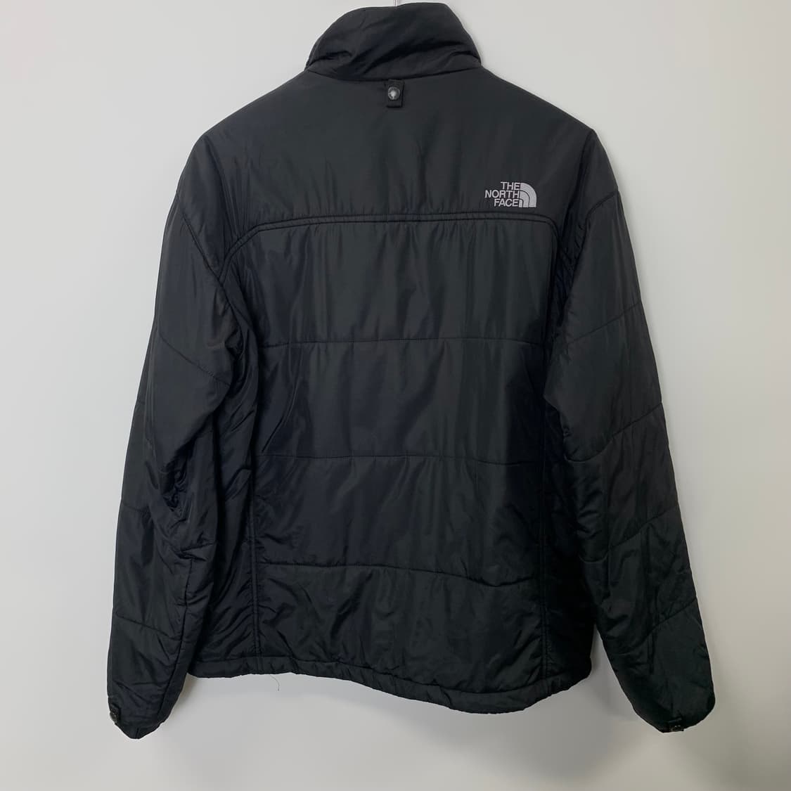노스페이스 자수로고 블랙 경량 패딩  상품이미지3