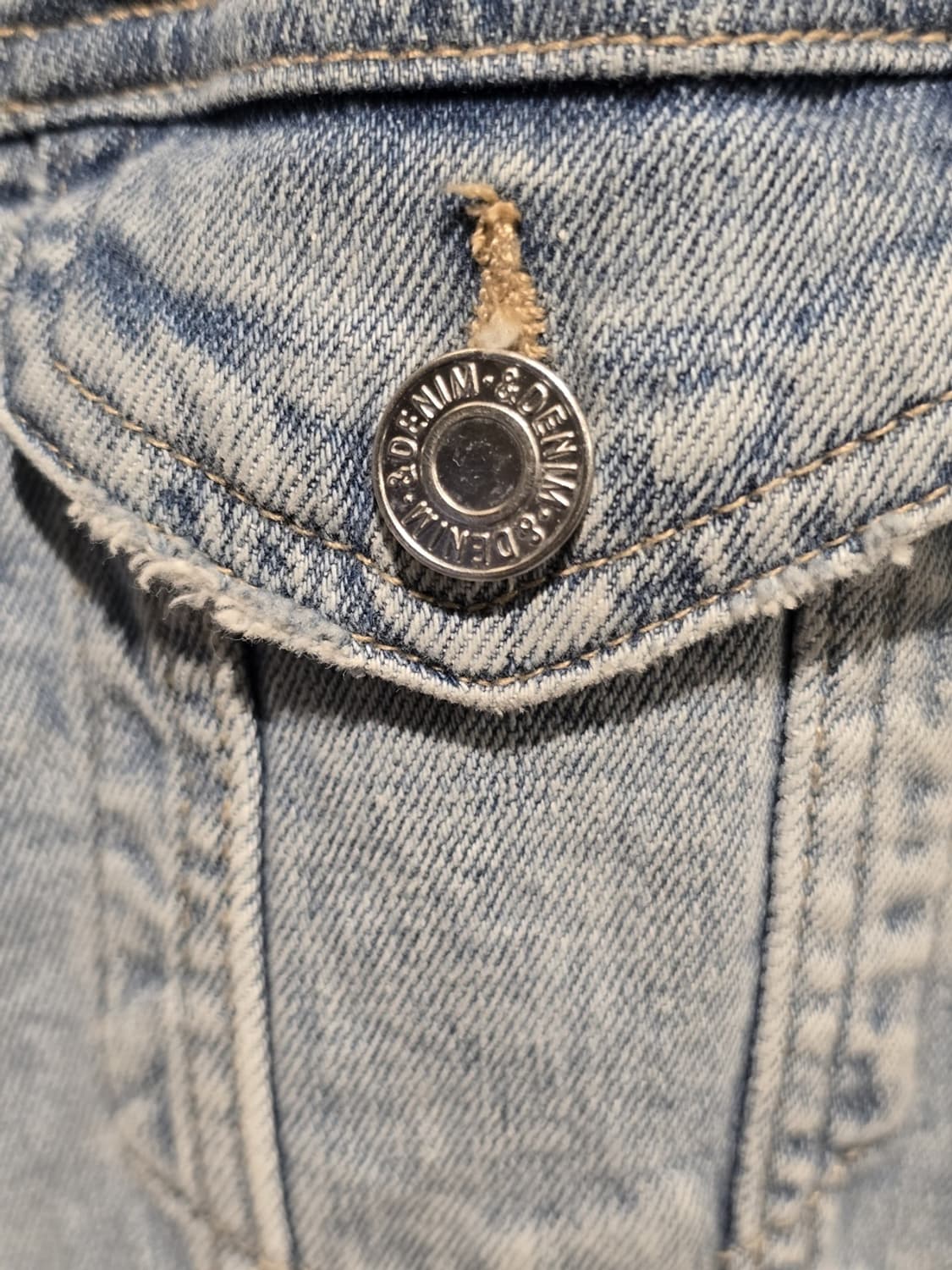 Light Wash Denim Jacket 상품이미지2