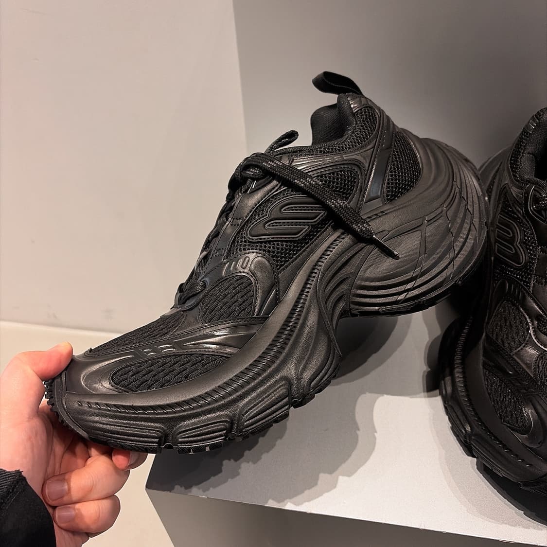 (정품/새상품)BALENCIAGA 발렌시아가 남성 10XL 스니커즈 블랙 상품이미지2