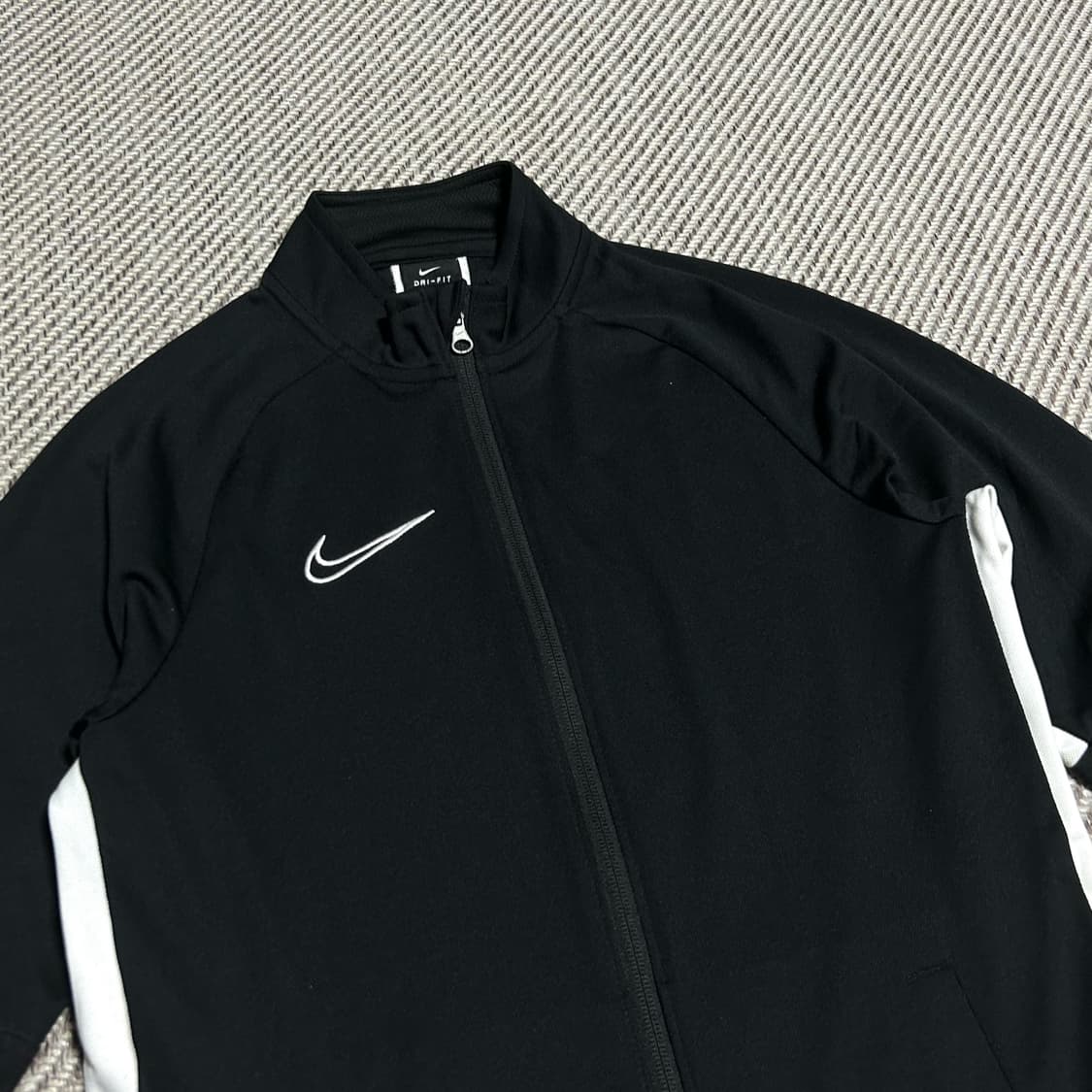 [M] Nike 나이키 검/흰 슬림핏 스우시 집업 져지 상품이미지2