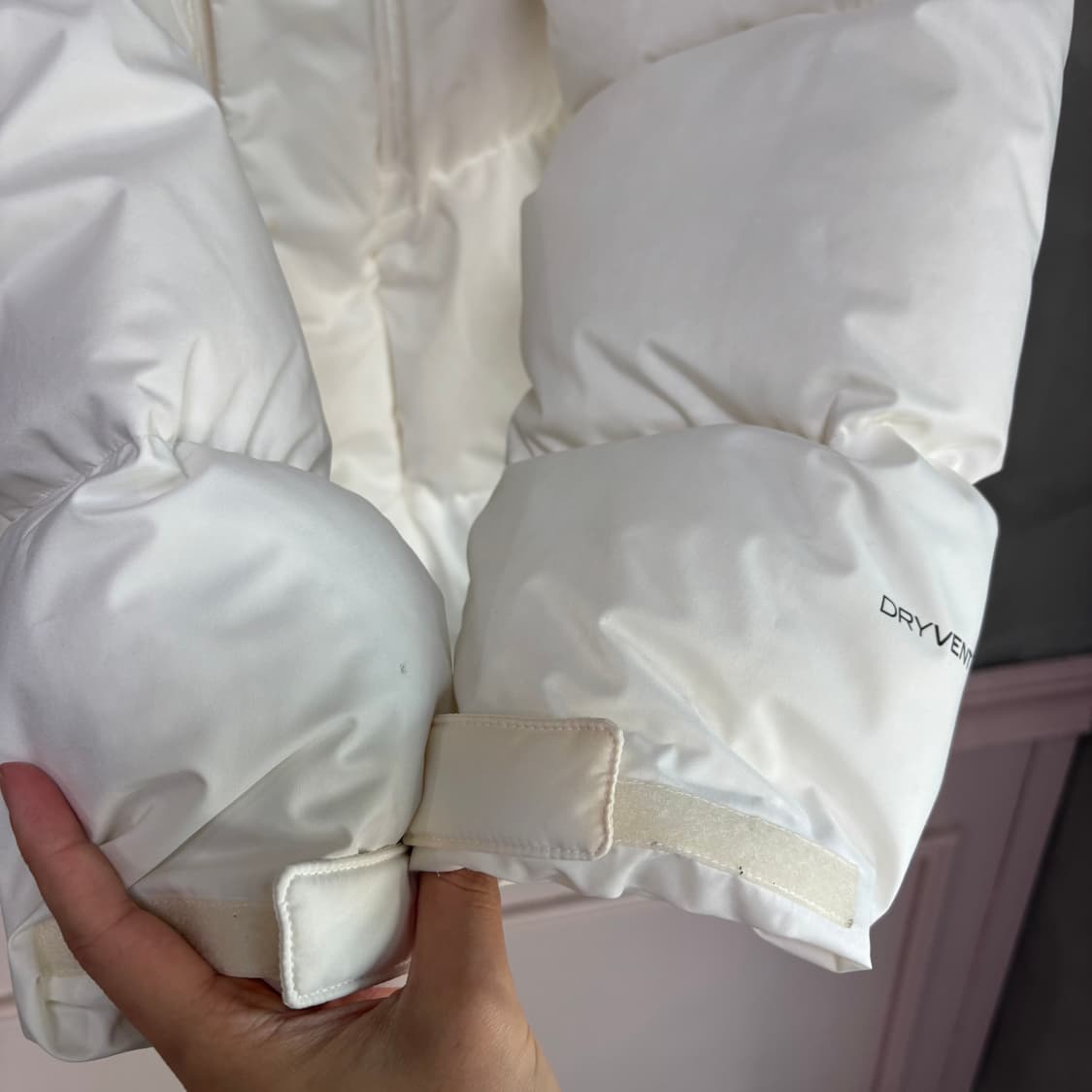 노스페이스 드라이벤트 구스다운 패딩 화이트 상품이미지4