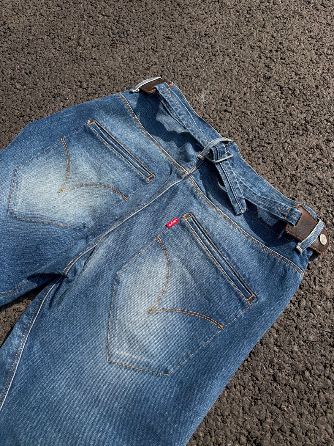 유럽판 리바이스 엔지니어드 진 레더 신치백 상품이미지1